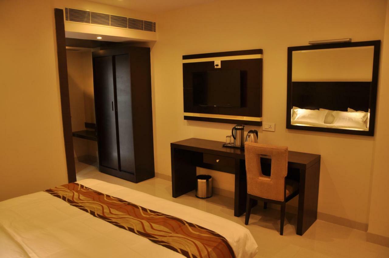 Hôtel Krishna Residency à Vijayawāda Extérieur photo
