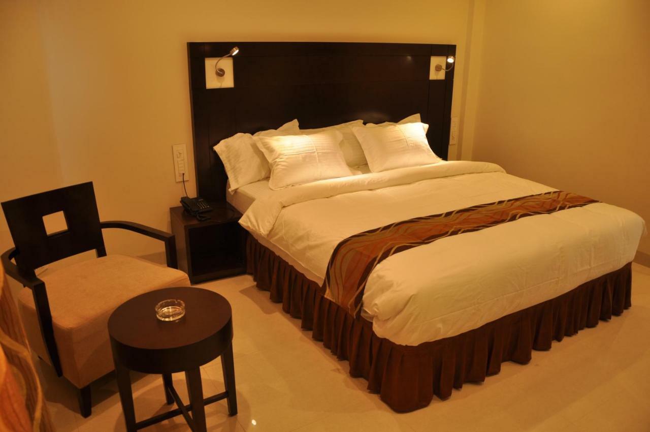 Hôtel Krishna Residency à Vijayawāda Extérieur photo