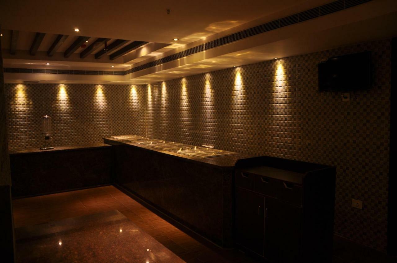 Hôtel Krishna Residency à Vijayawāda Extérieur photo